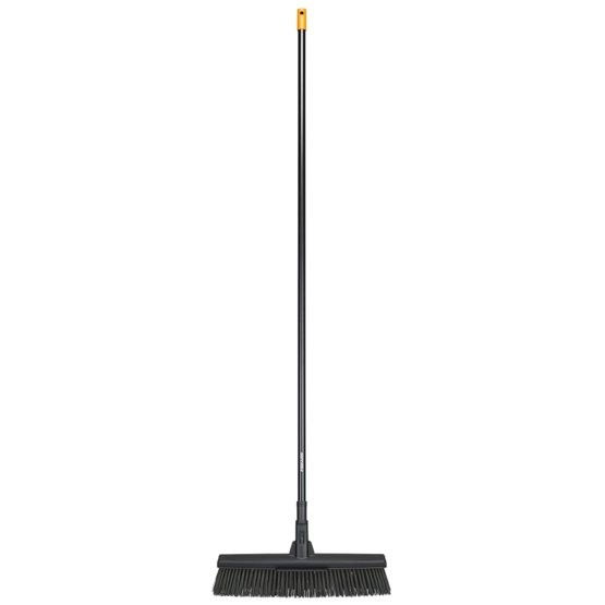 Fiskars Solid™ univerzális kültéri seprű (L) termék fő termékképe